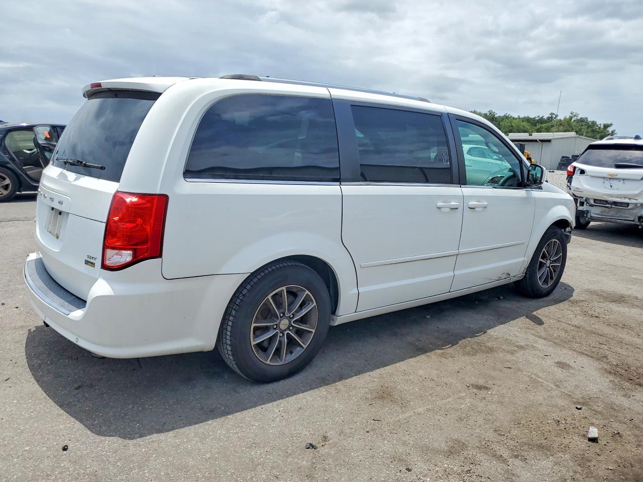 Dodge Caravan Sxt