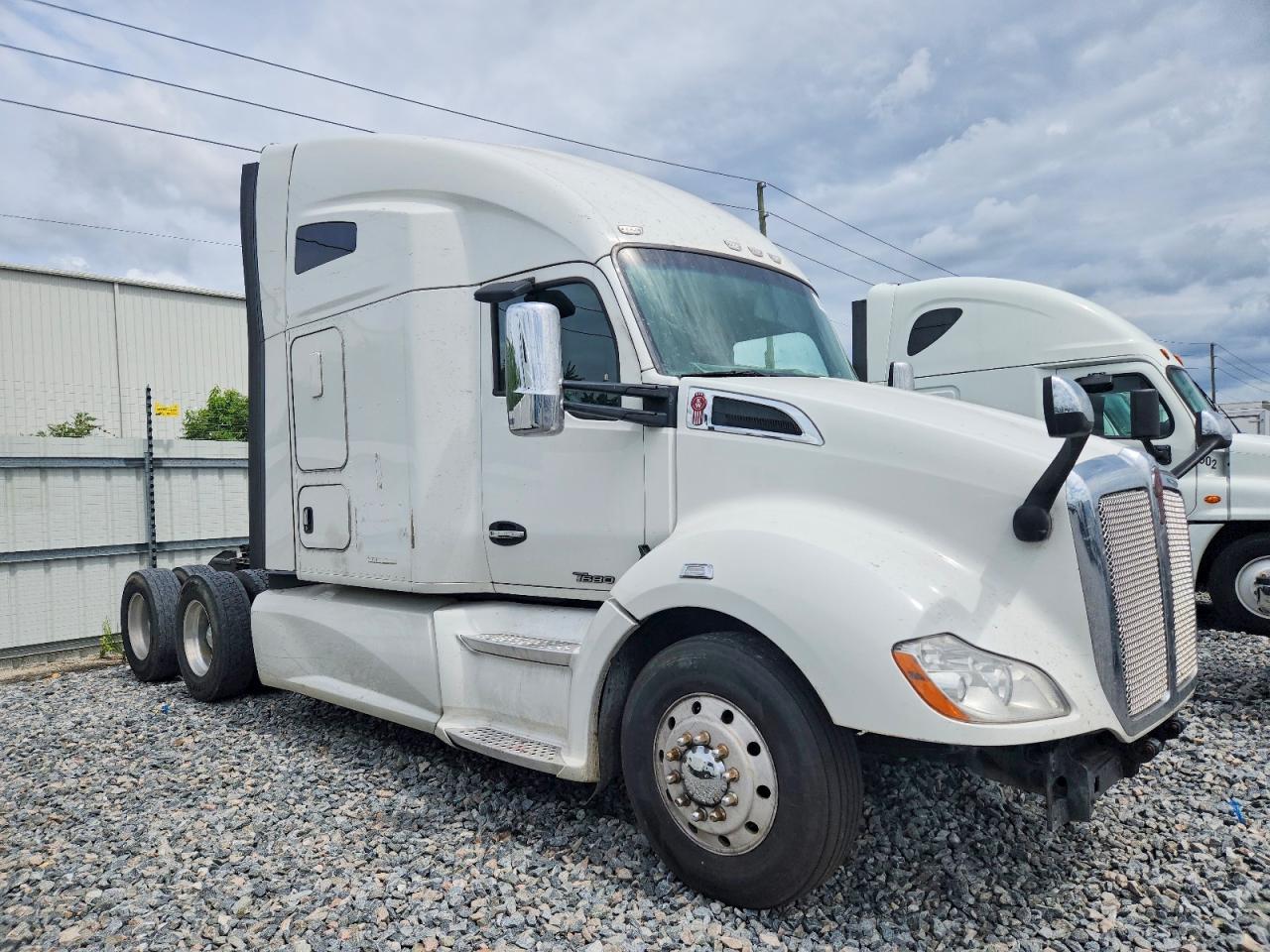 Salvage Kenworth Construction Image