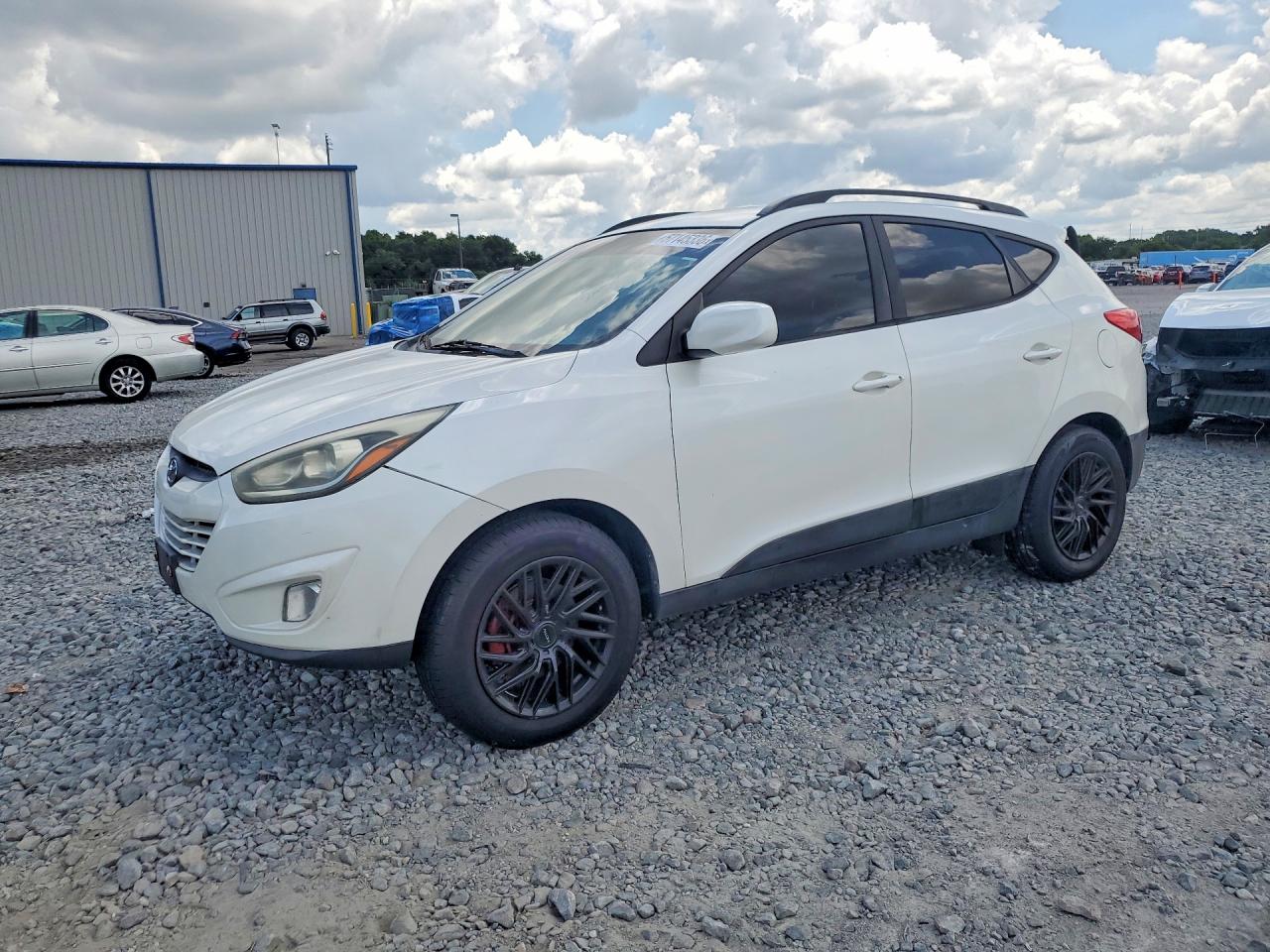 Salvage Hyundai TUCSON Image