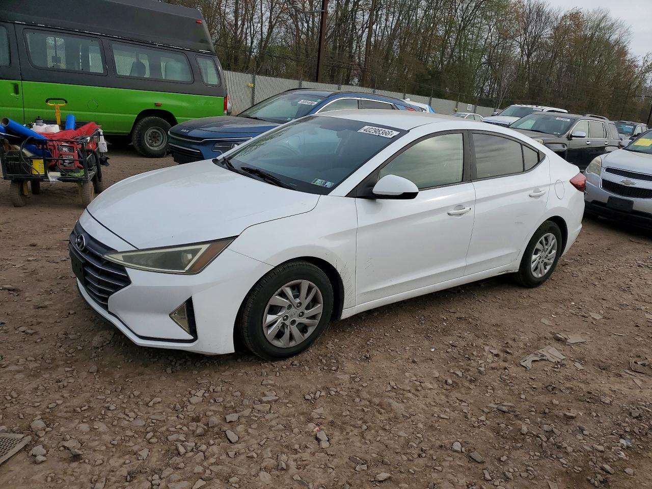 Salvage Hyundai ELANTRA Image