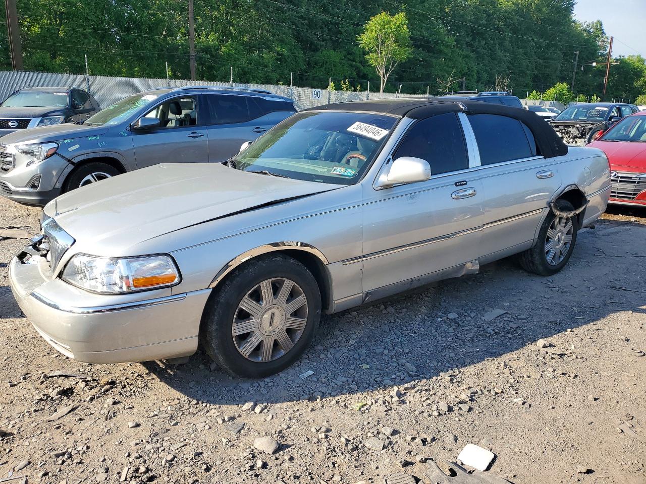 Salvage Lincoln Towncar Image
