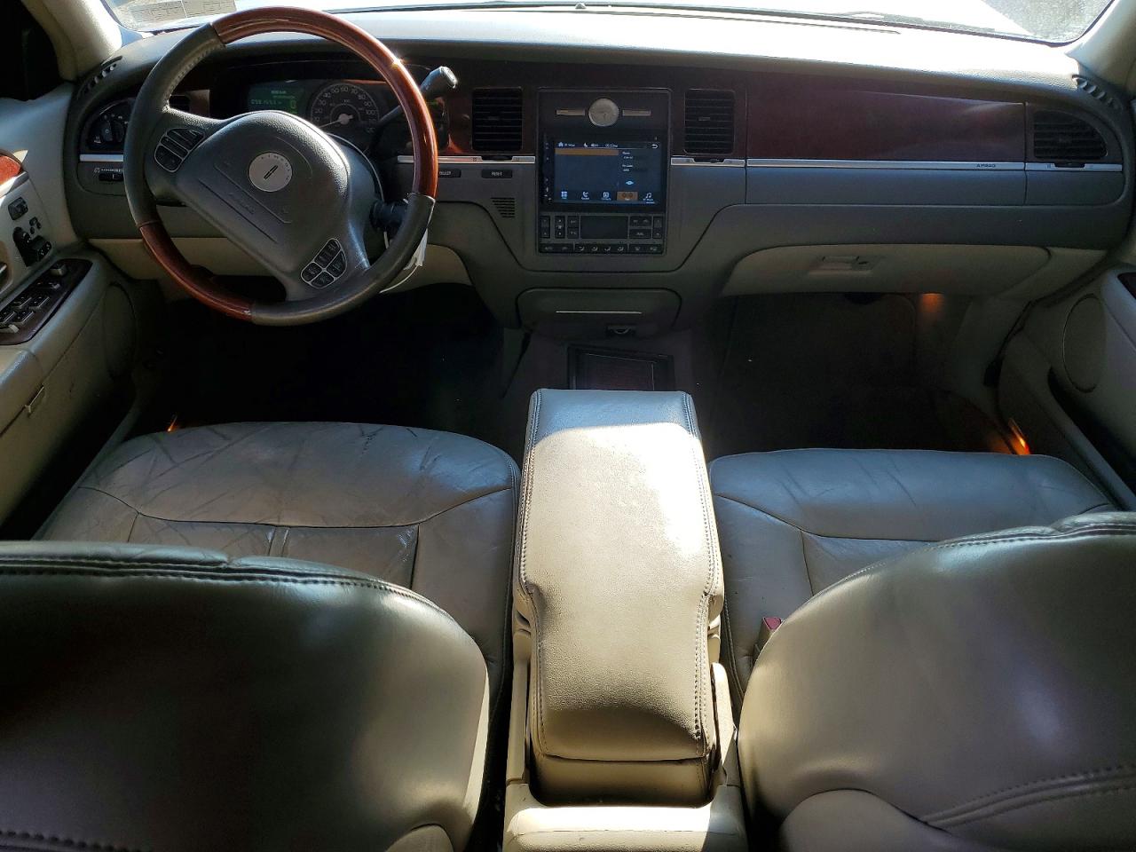 Lincoln Towncar Cartier