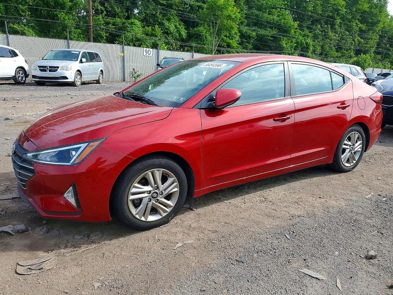 Salvage Hyundai ELANTRA Image
