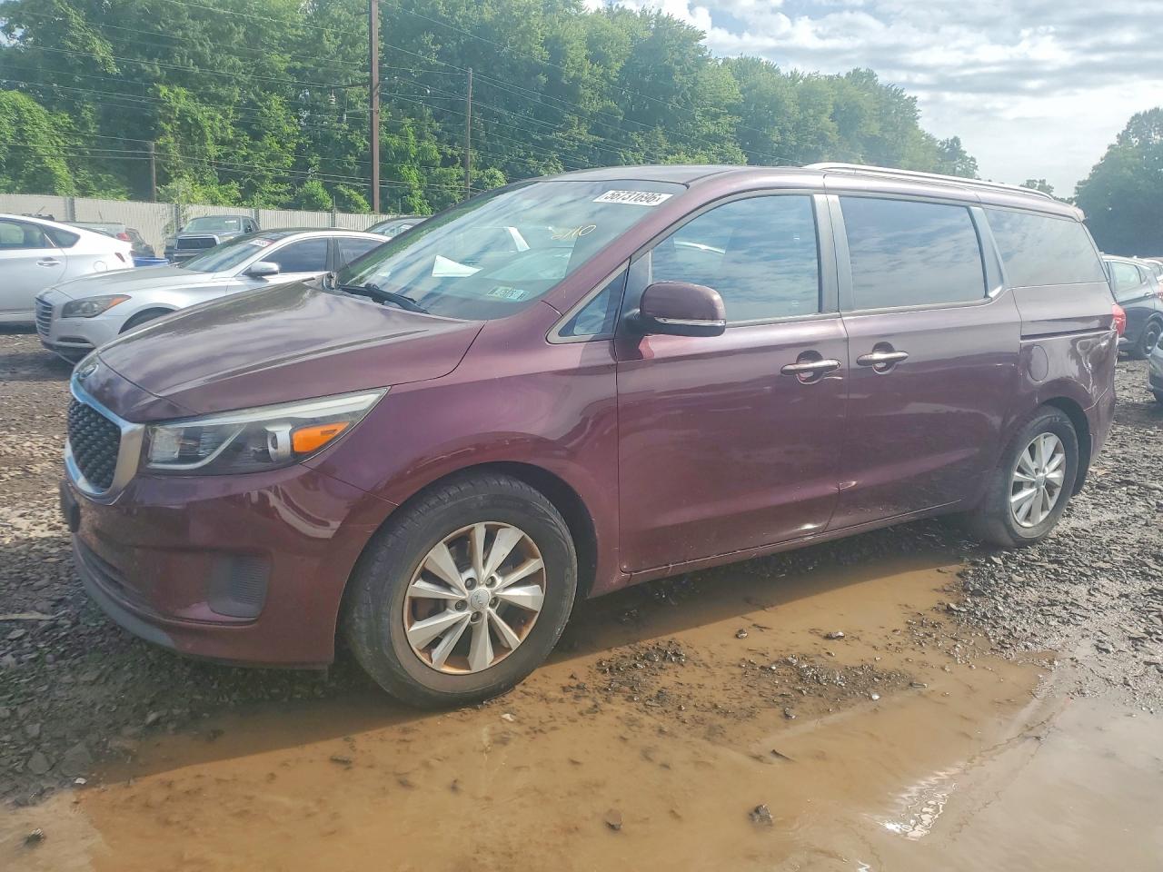 Salvage Kia Sedona Image