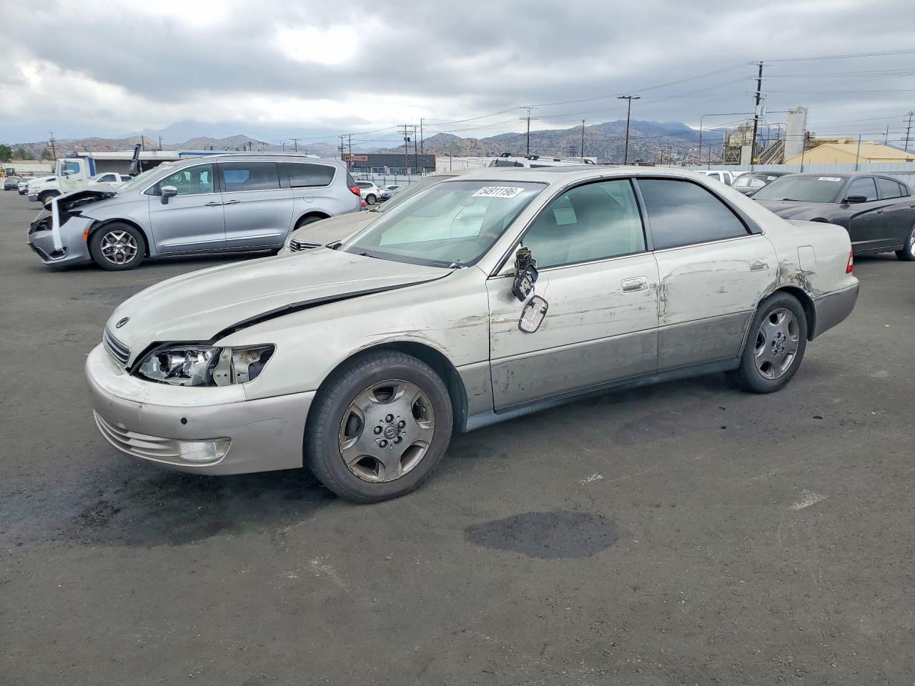 Salvage Lexus Es Image