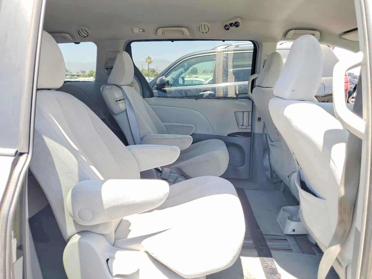 Toyota Sienna Le