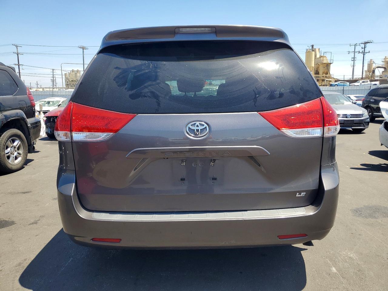 Toyota Sienna Le