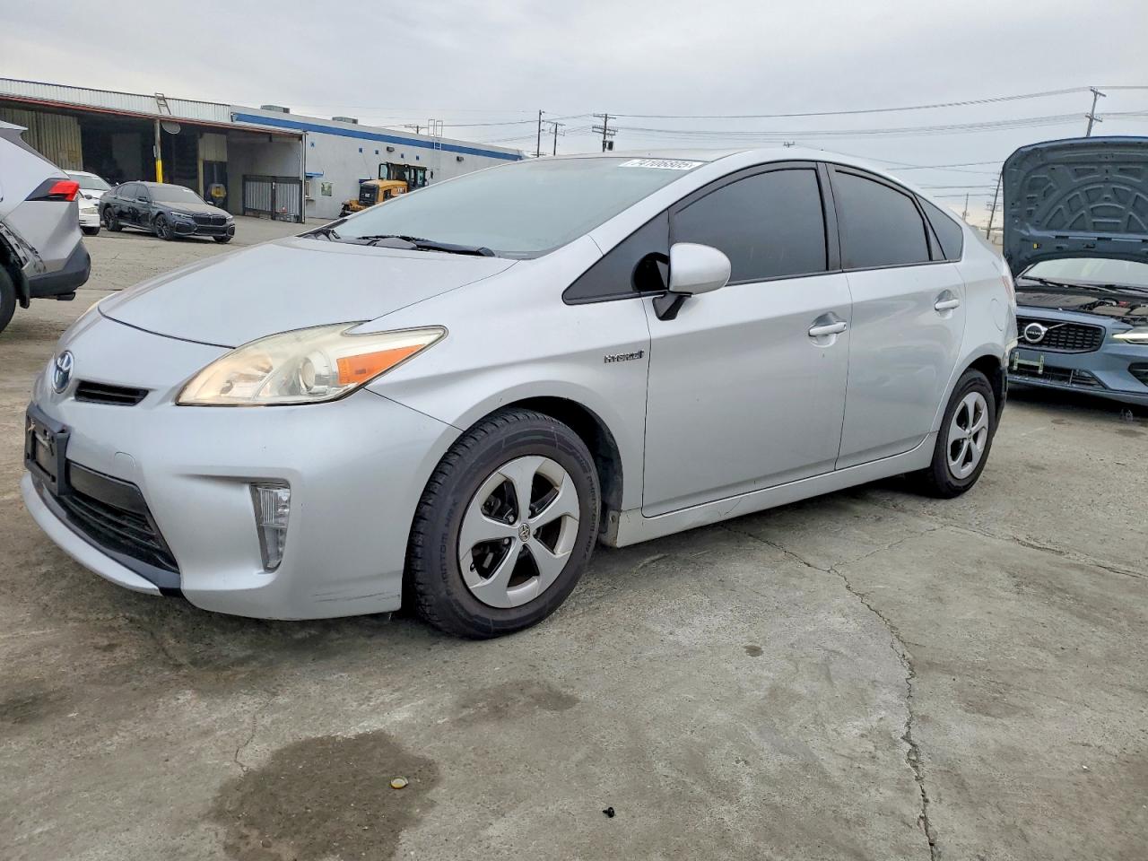 Salvage Toyota Prius Image