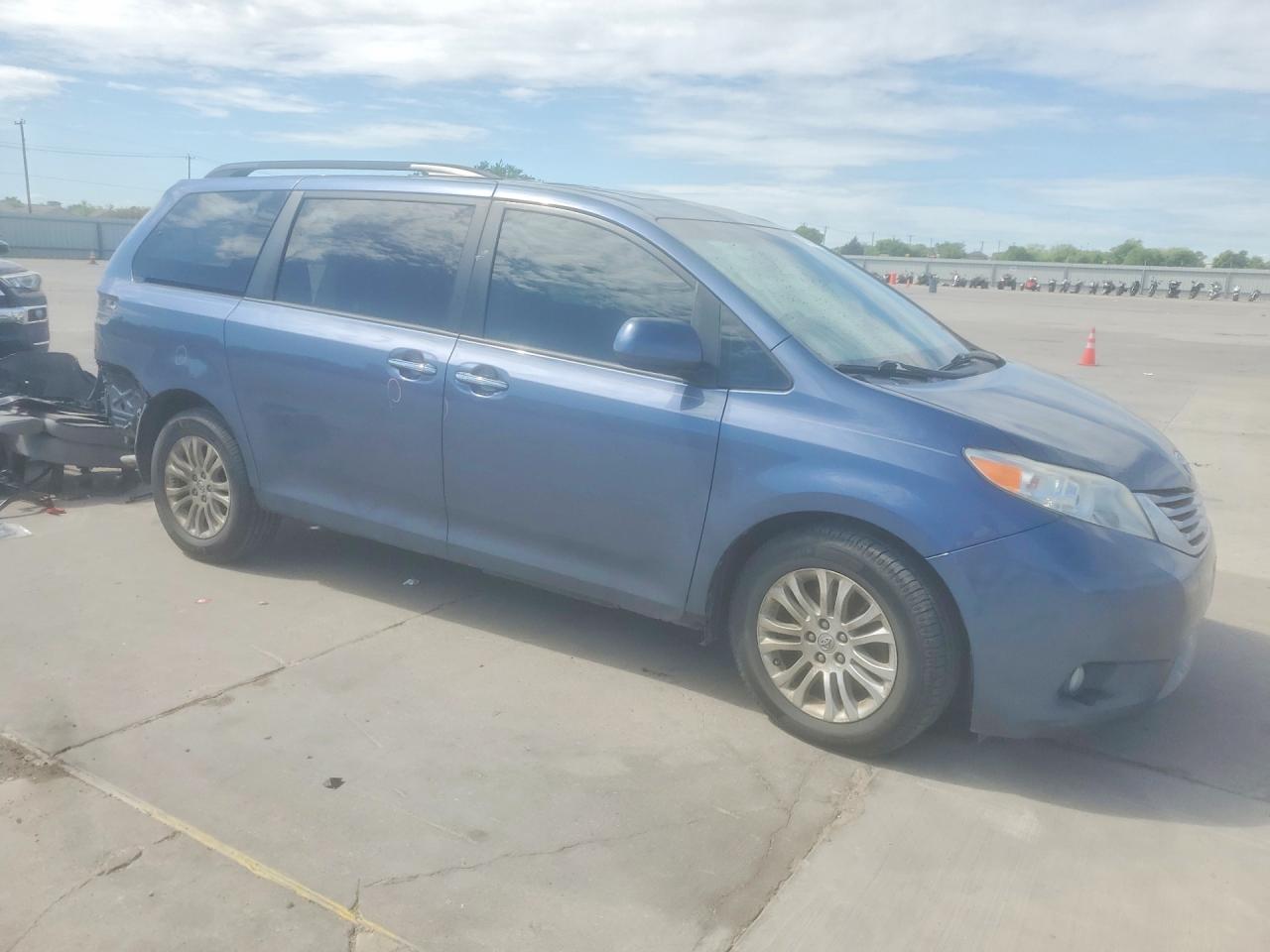 Toyota Sienna Xle 8-passenger
