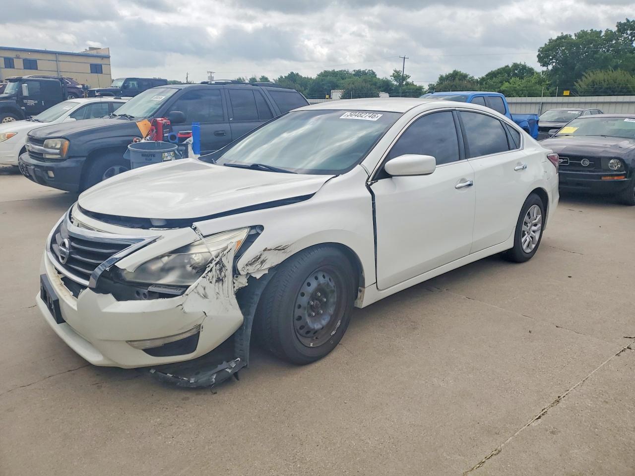 Salvage Nissan Altima Image