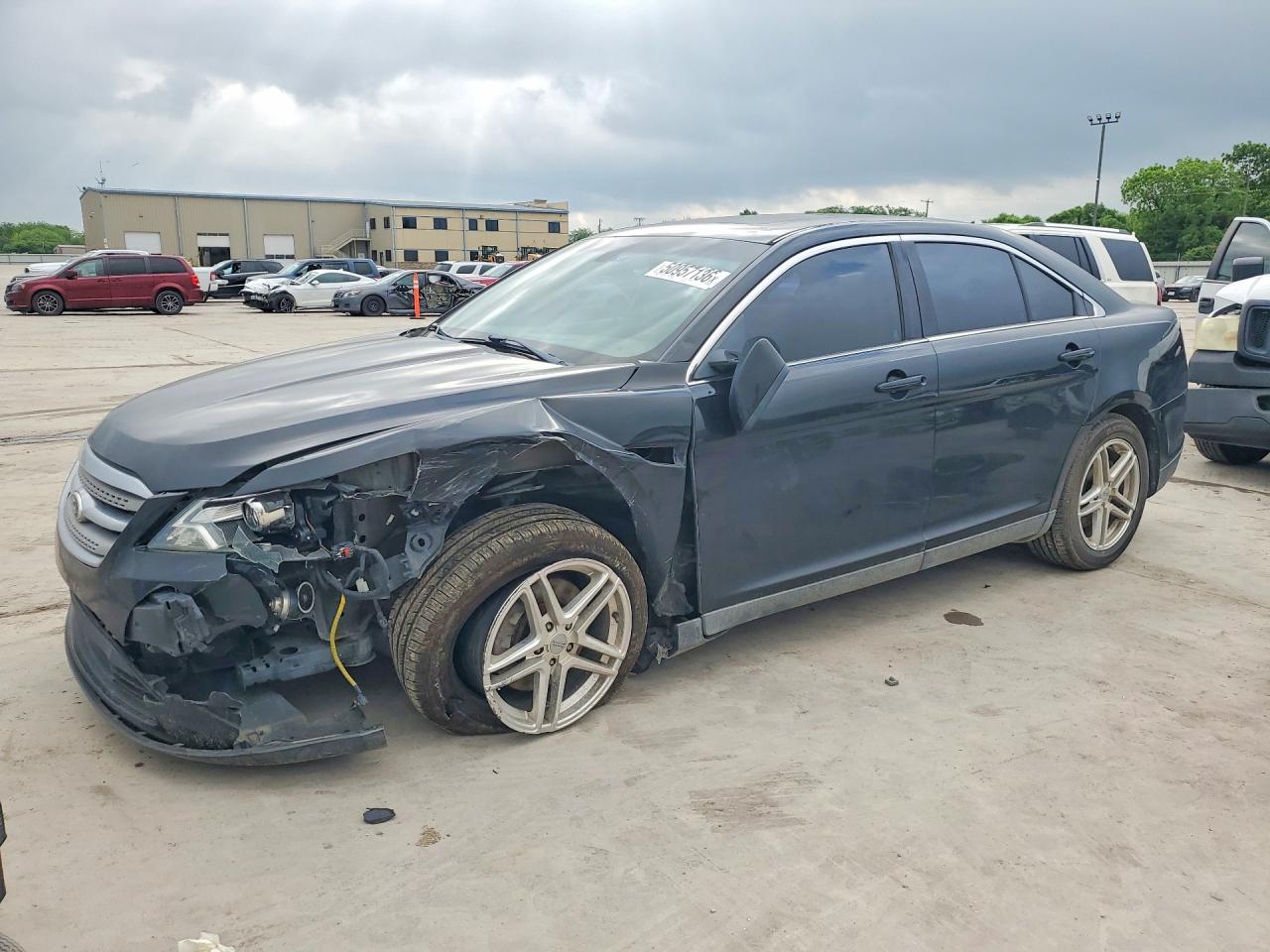 Salvage Ford Taurus Image