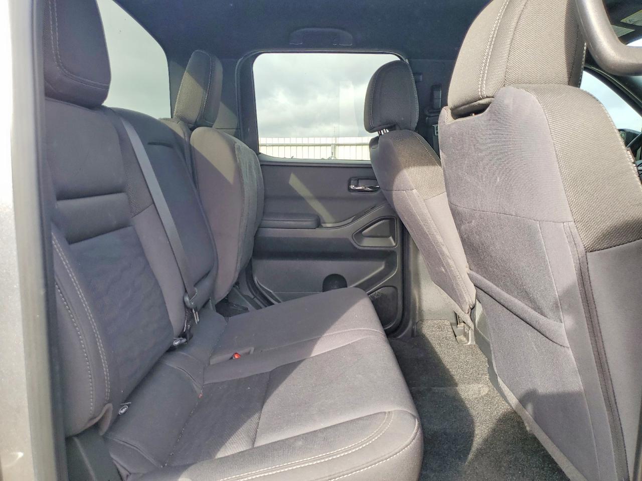 Nissan Frontier Sv