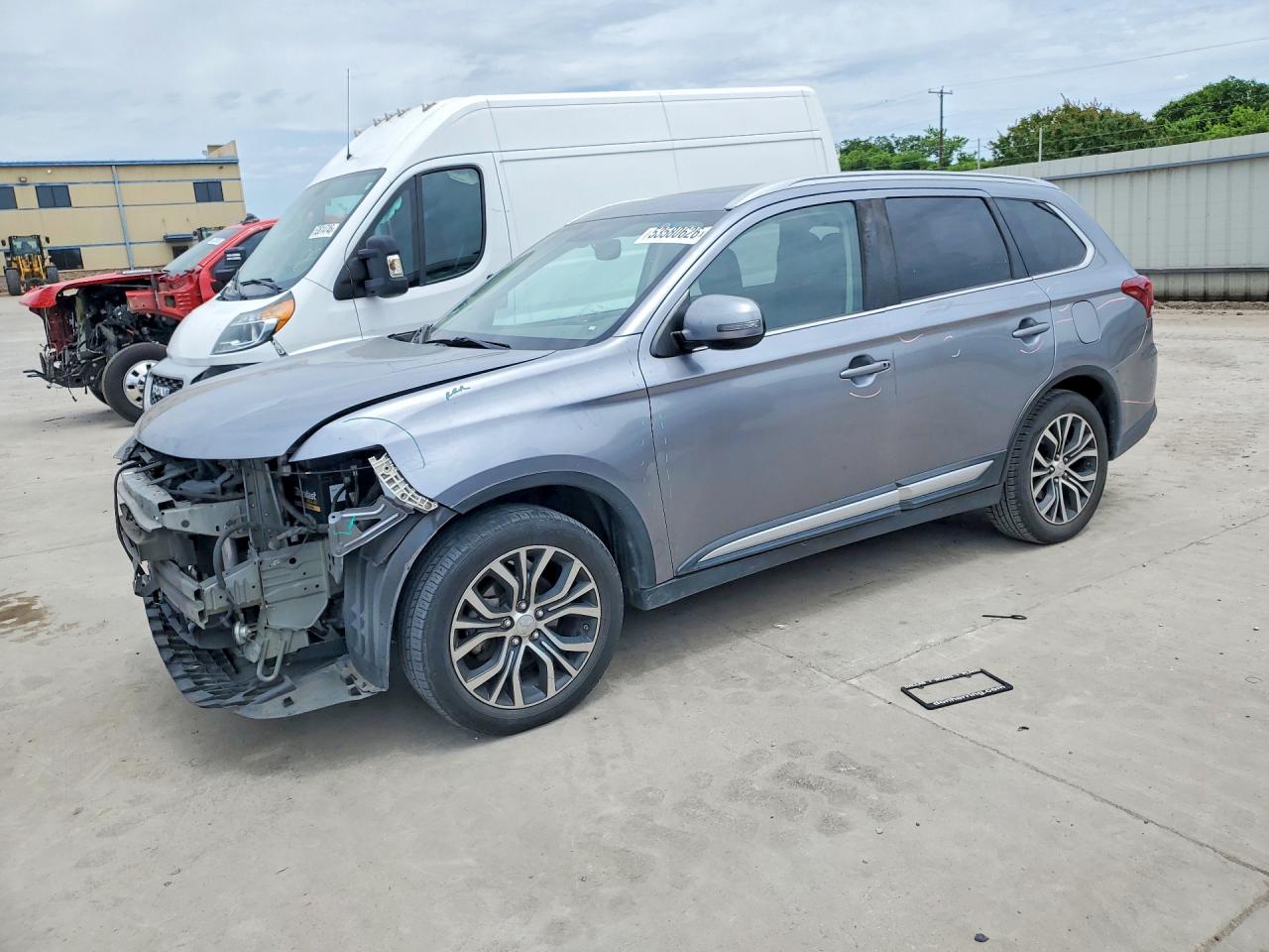 Salvage Mitsubishi Outlander Image