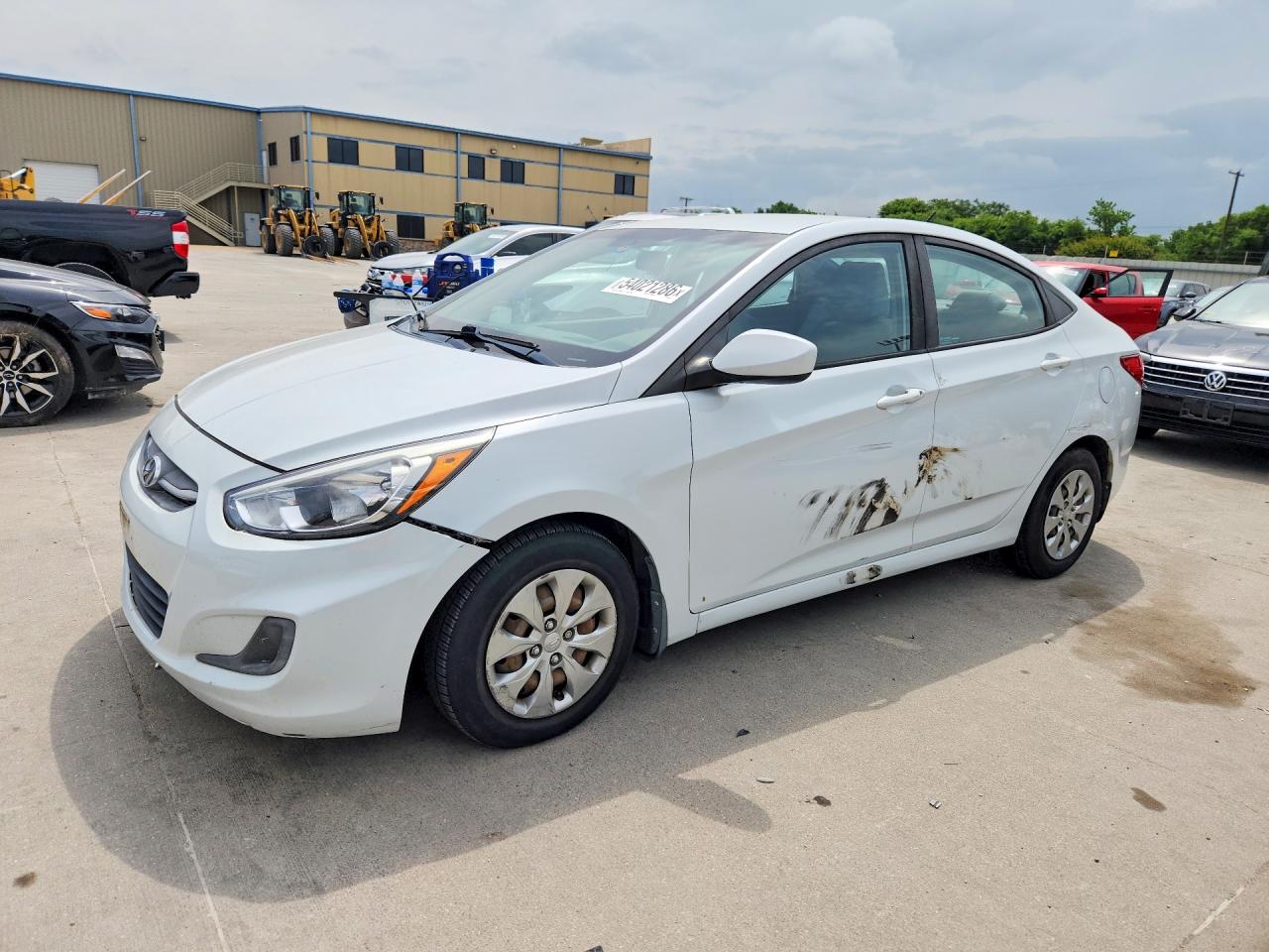 Salvage Hyundai ACCENT Image