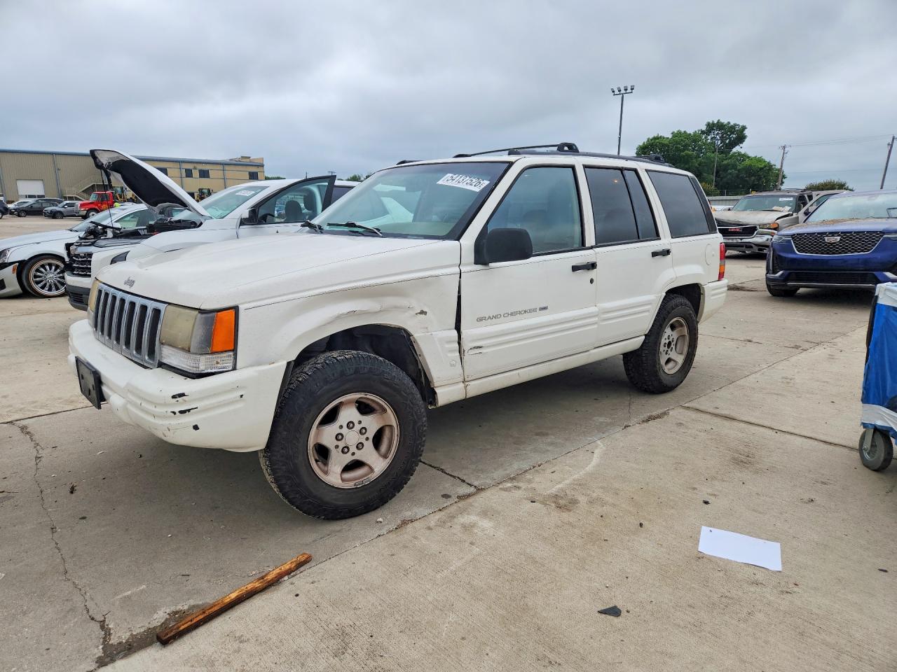 Salvage Jeep Cherokee Image