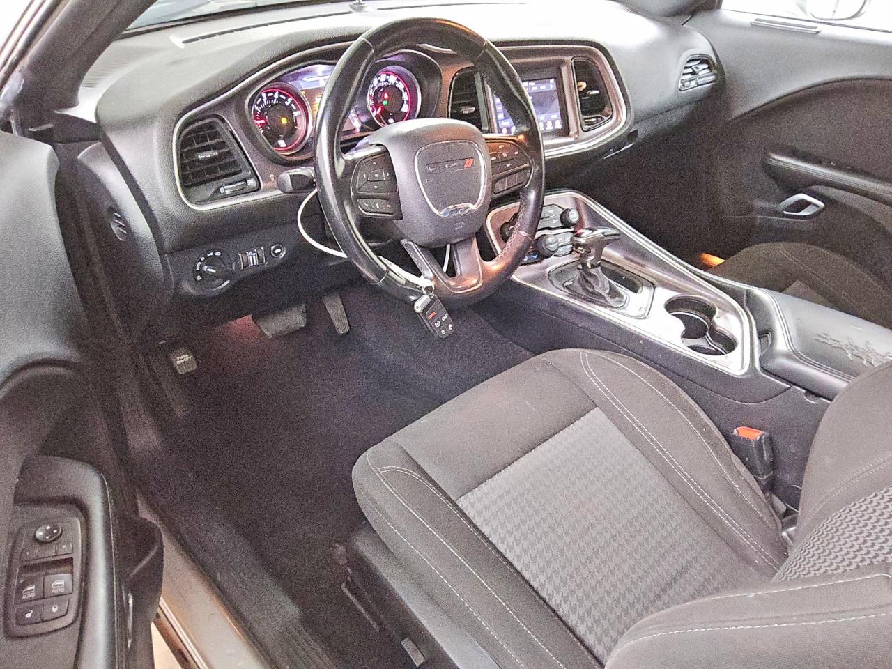 Dodge Challenger Sxt