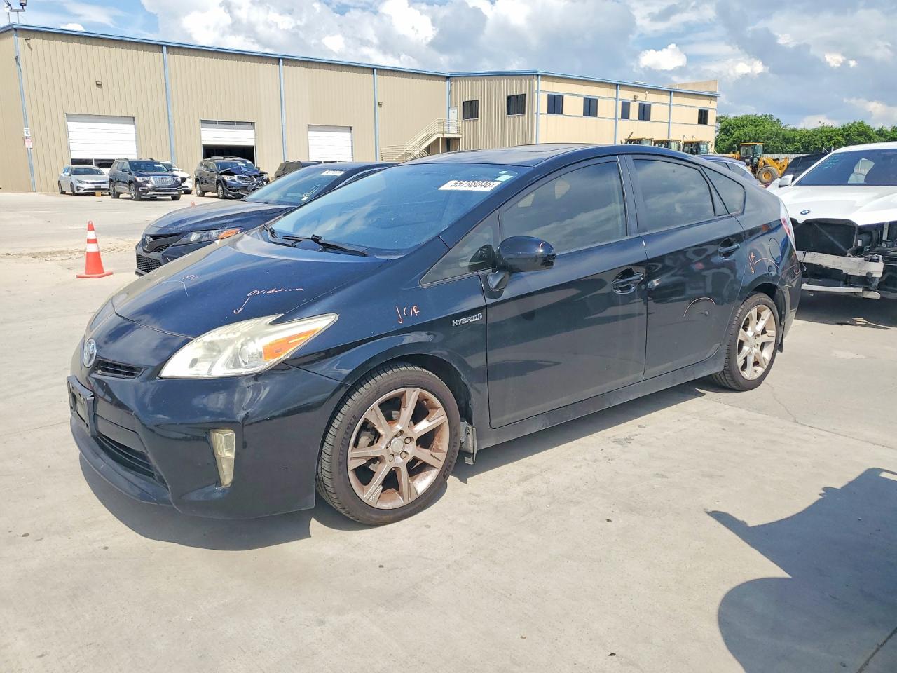 Salvage Toyota Prius Image