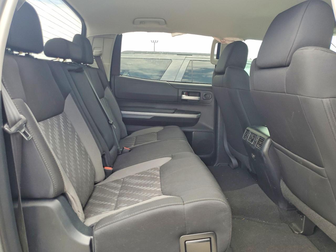 Toyota Tundra Crewmax Sr5