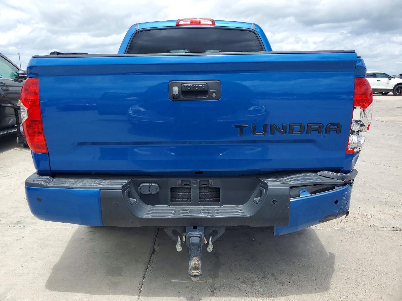 Toyota Tundra Crewmax Sr5