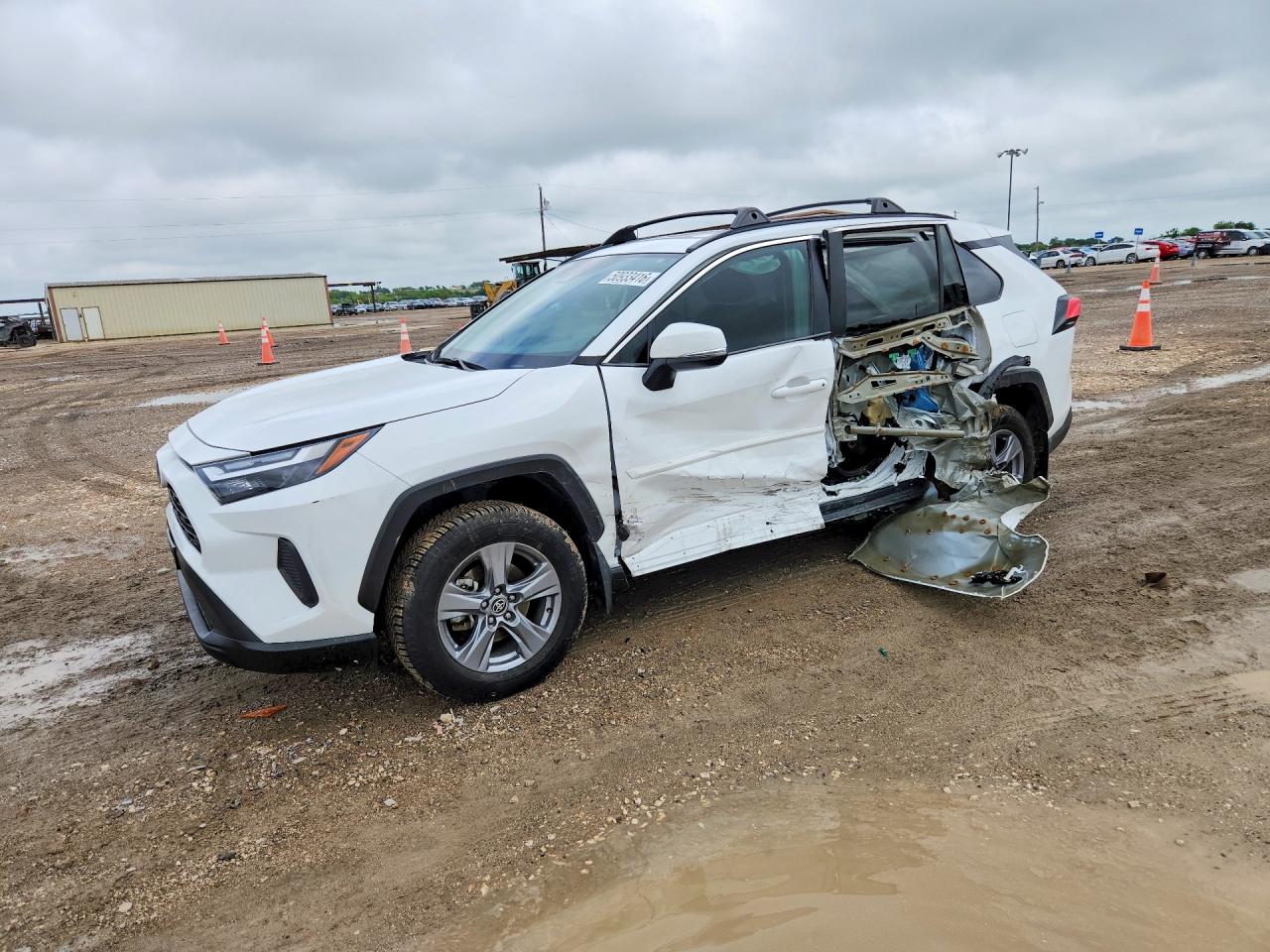 Salvage Toyota RAV4 Image