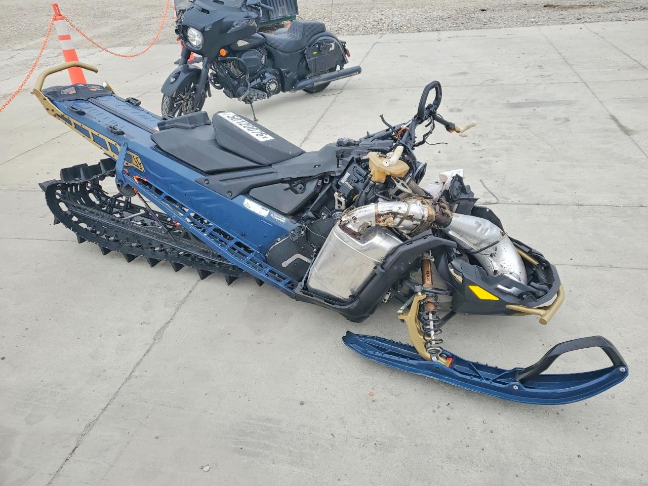 Salvage Ski-Doo Summit Image