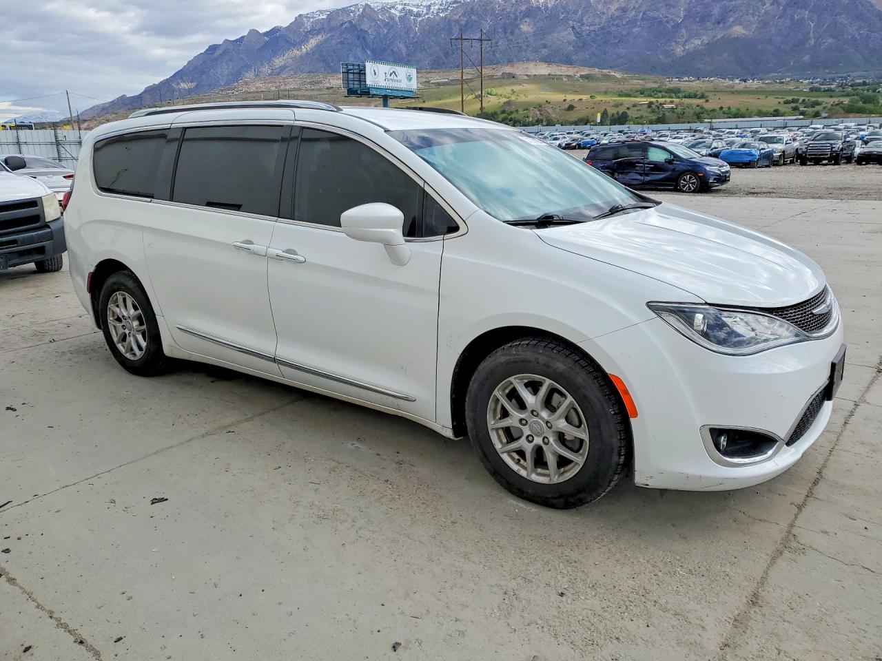 Chrysler Pacifica Touring L