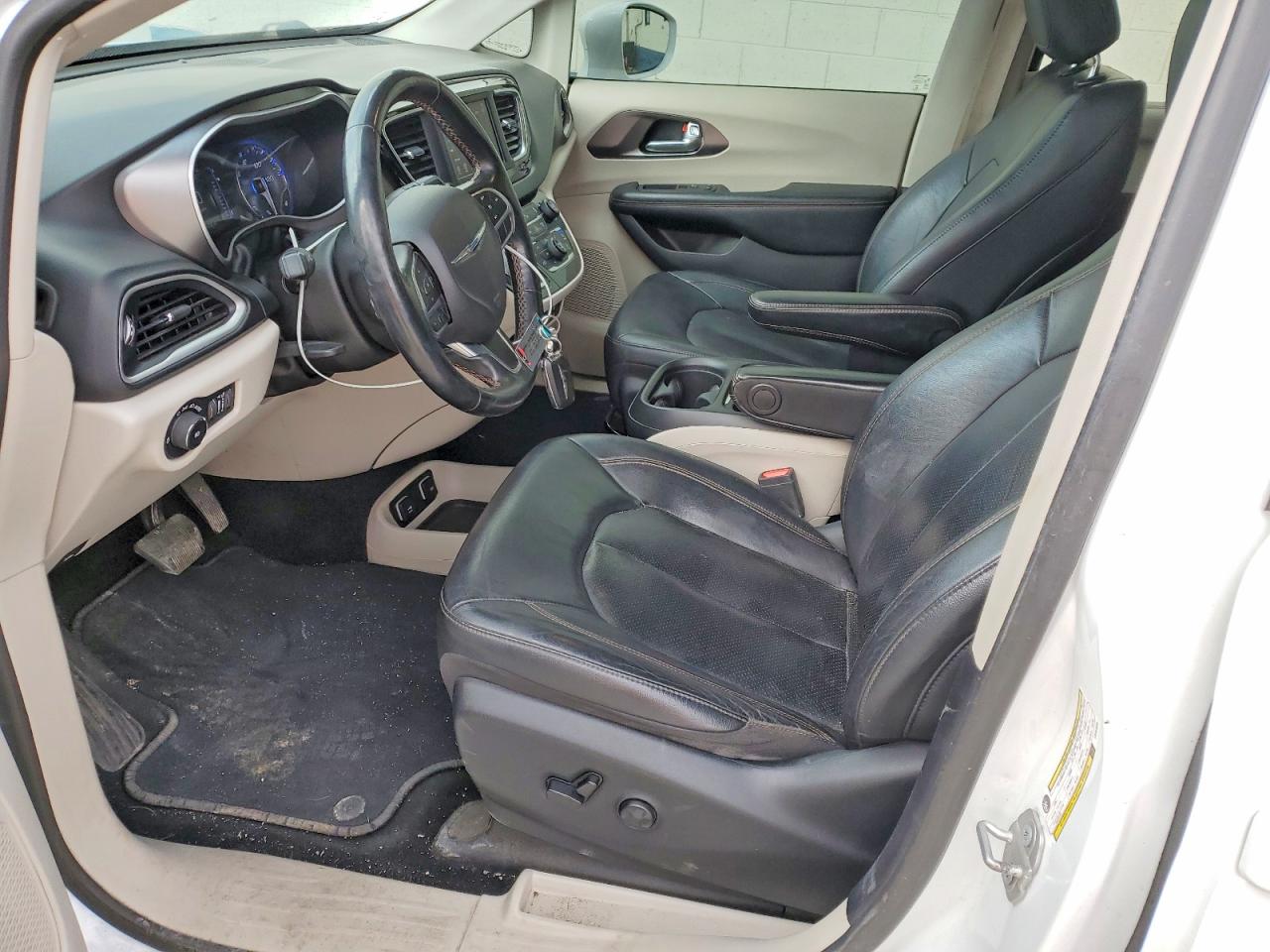 Chrysler Pacifica Touring L