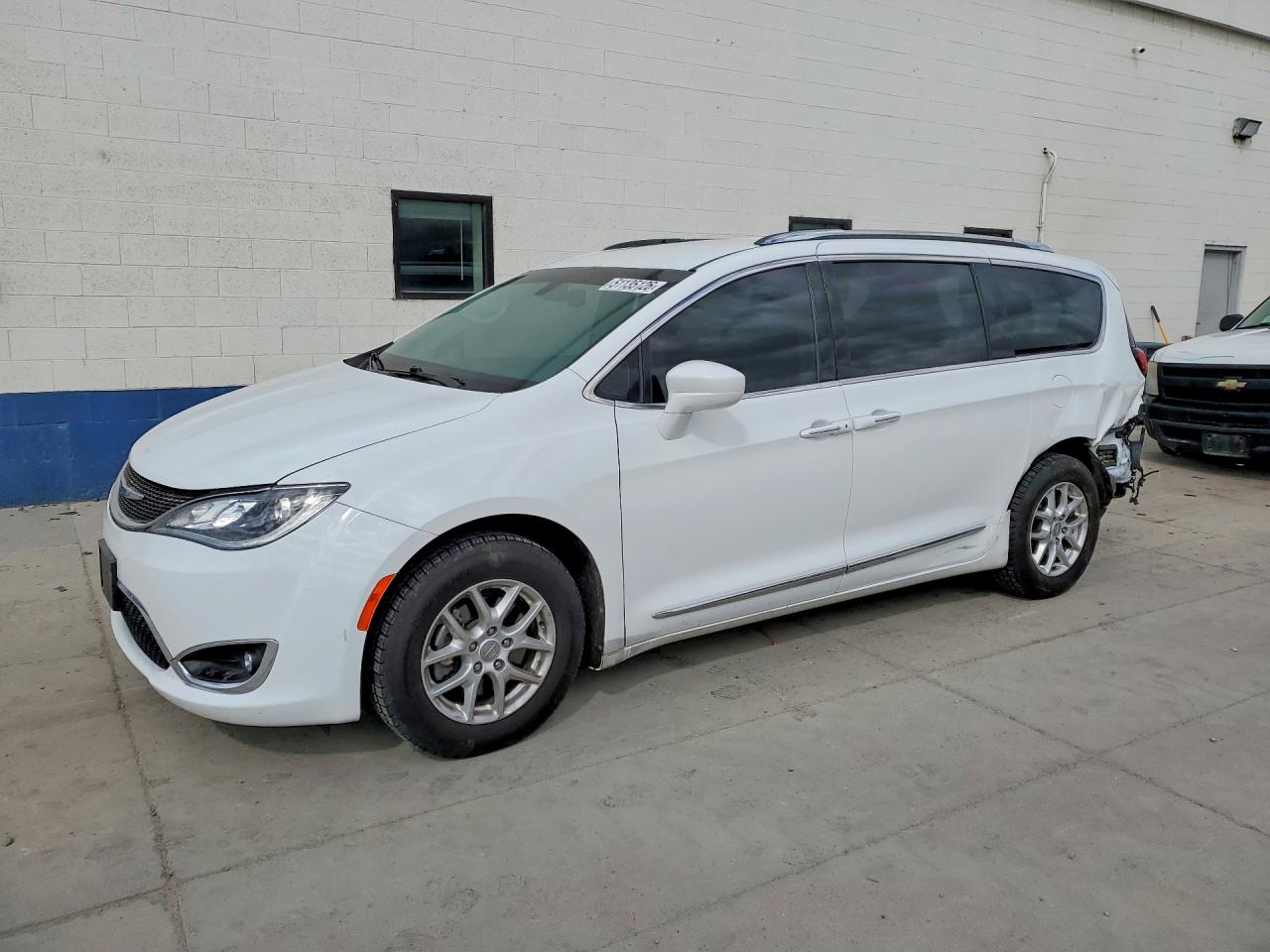 Salvage Chrysler Pacifica Image
