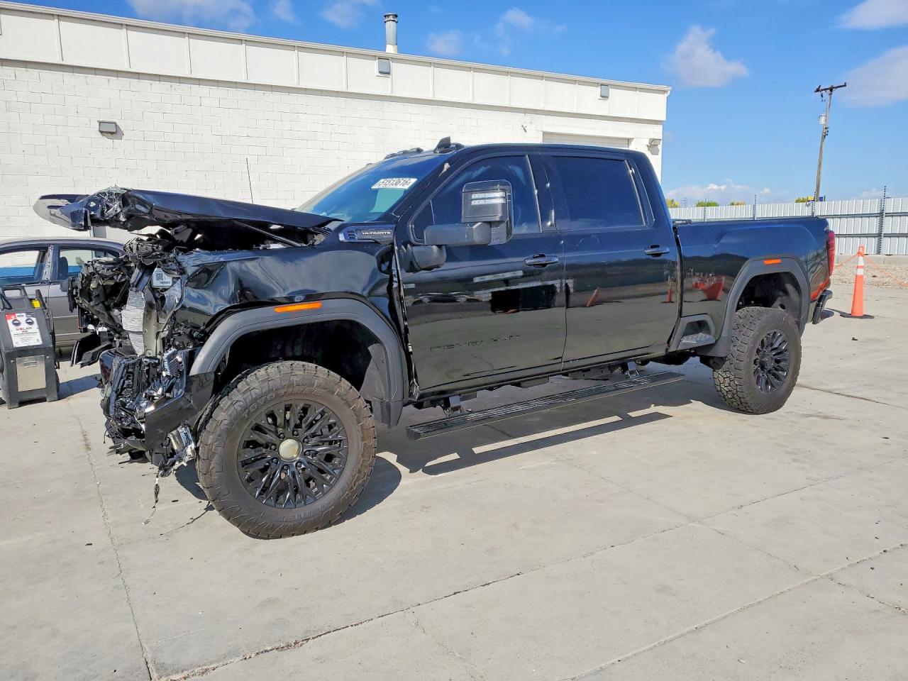 Salvage GMC Sierra Image