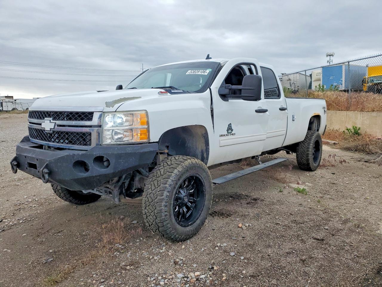 Salvage Chevrolet Silverado Image