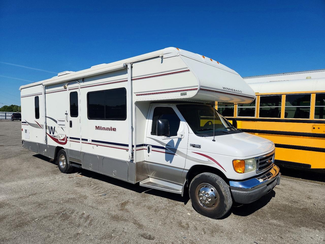 Salvage Winnebago Econoline Image
