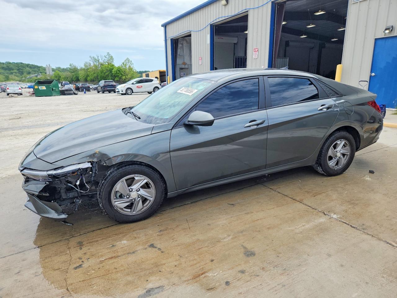 Salvage Hyundai ELANTRA Image