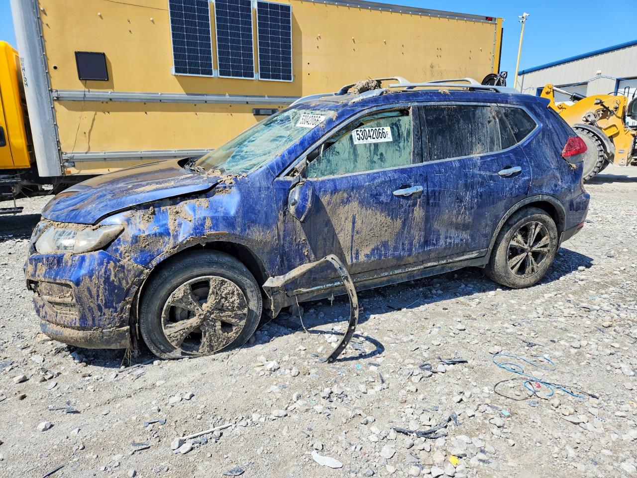 Salvage Nissan Rogue Image