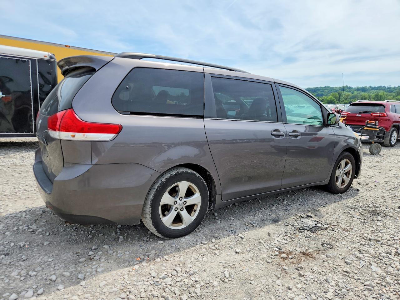 Toyota Sienna Le