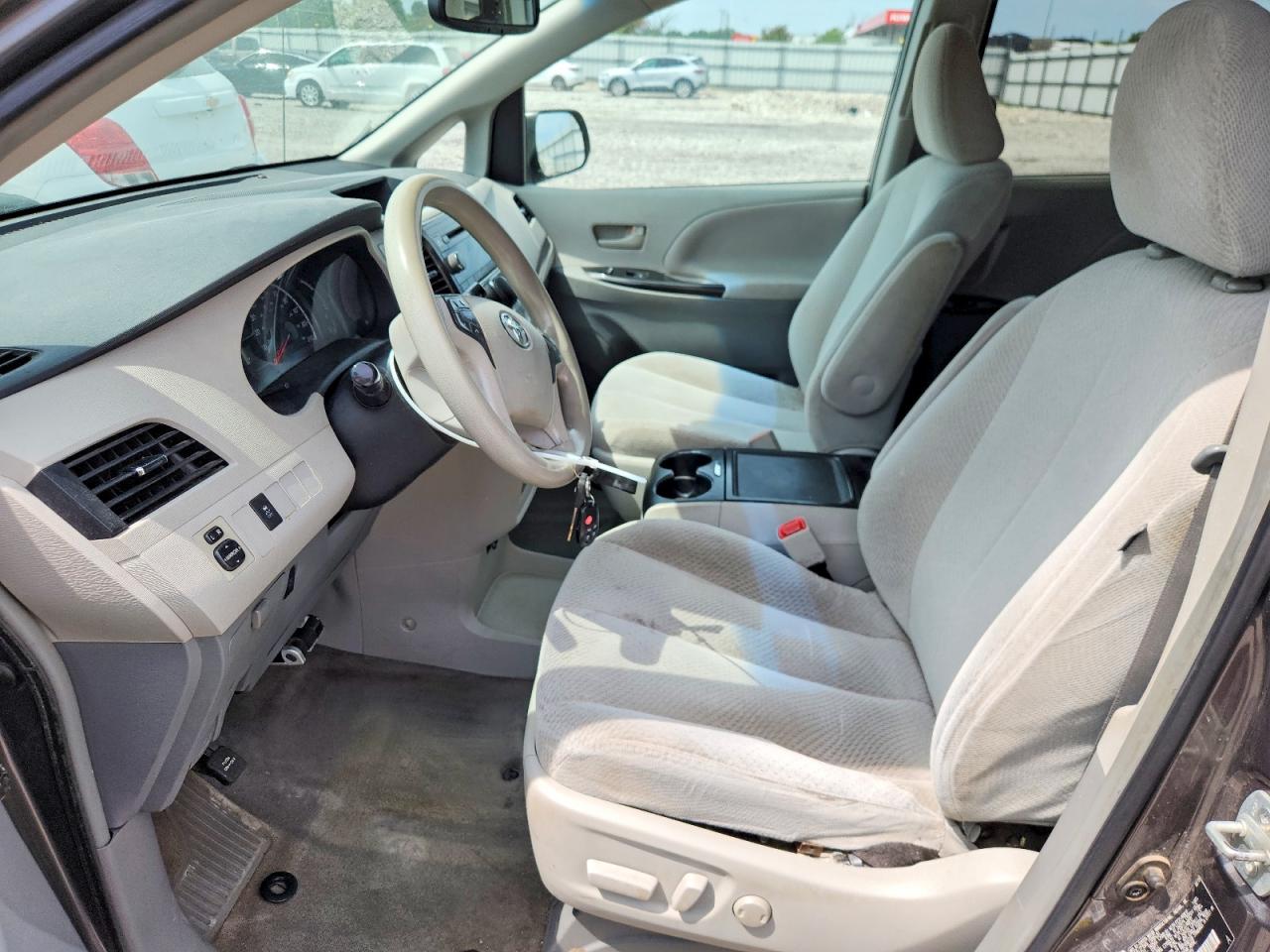 Toyota Sienna Le
