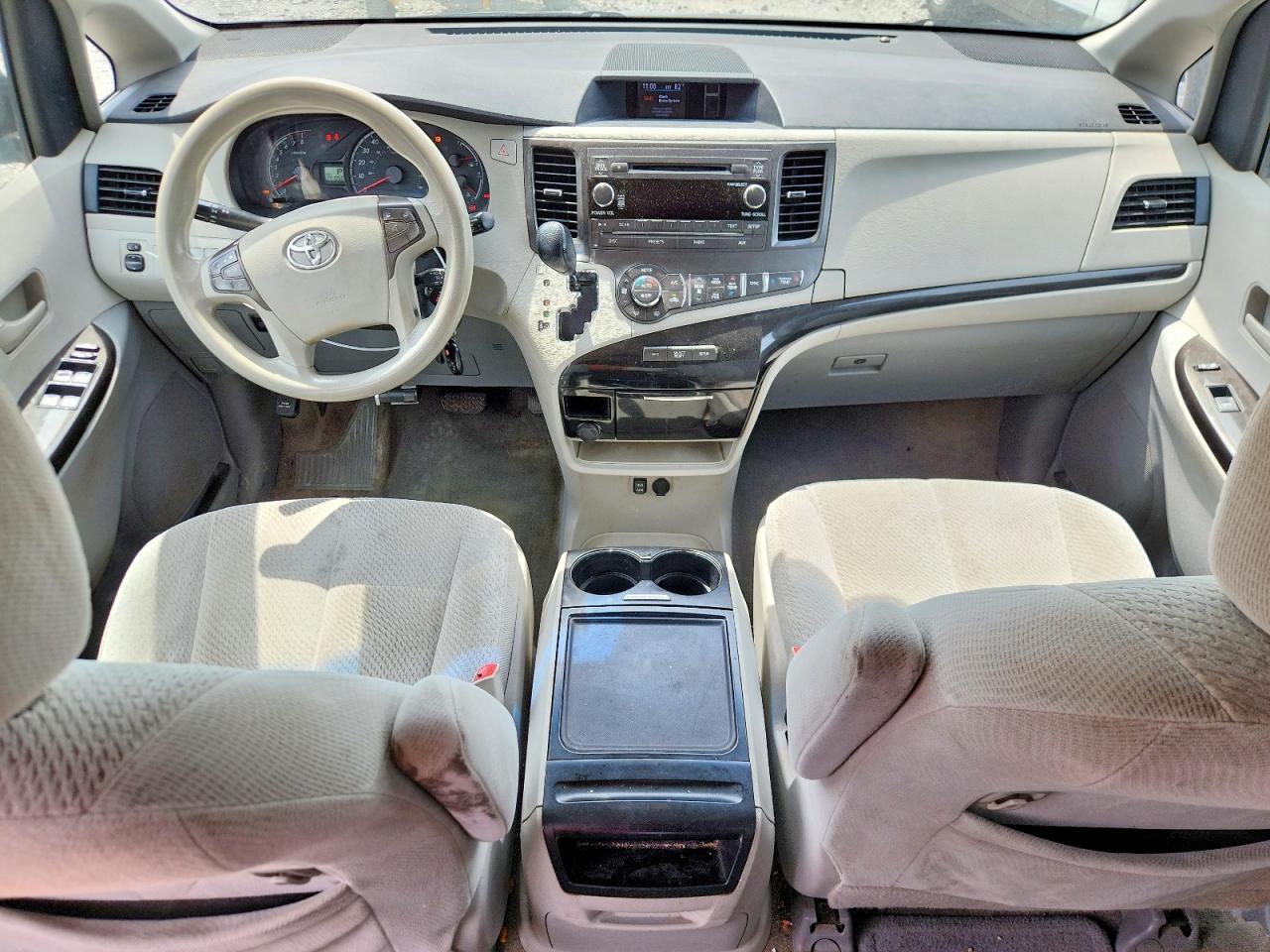 Toyota Sienna Le