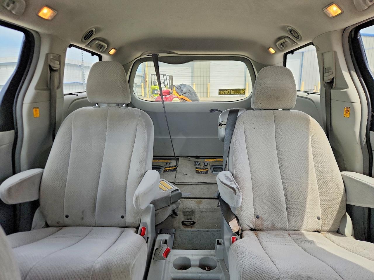 Toyota Sienna Le