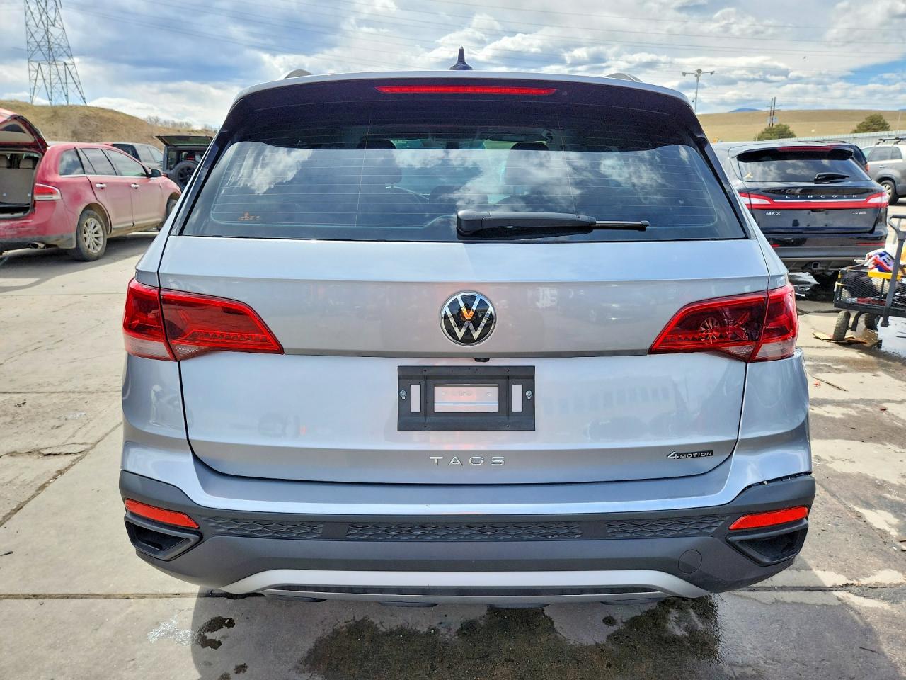 Volkswagen Taos S