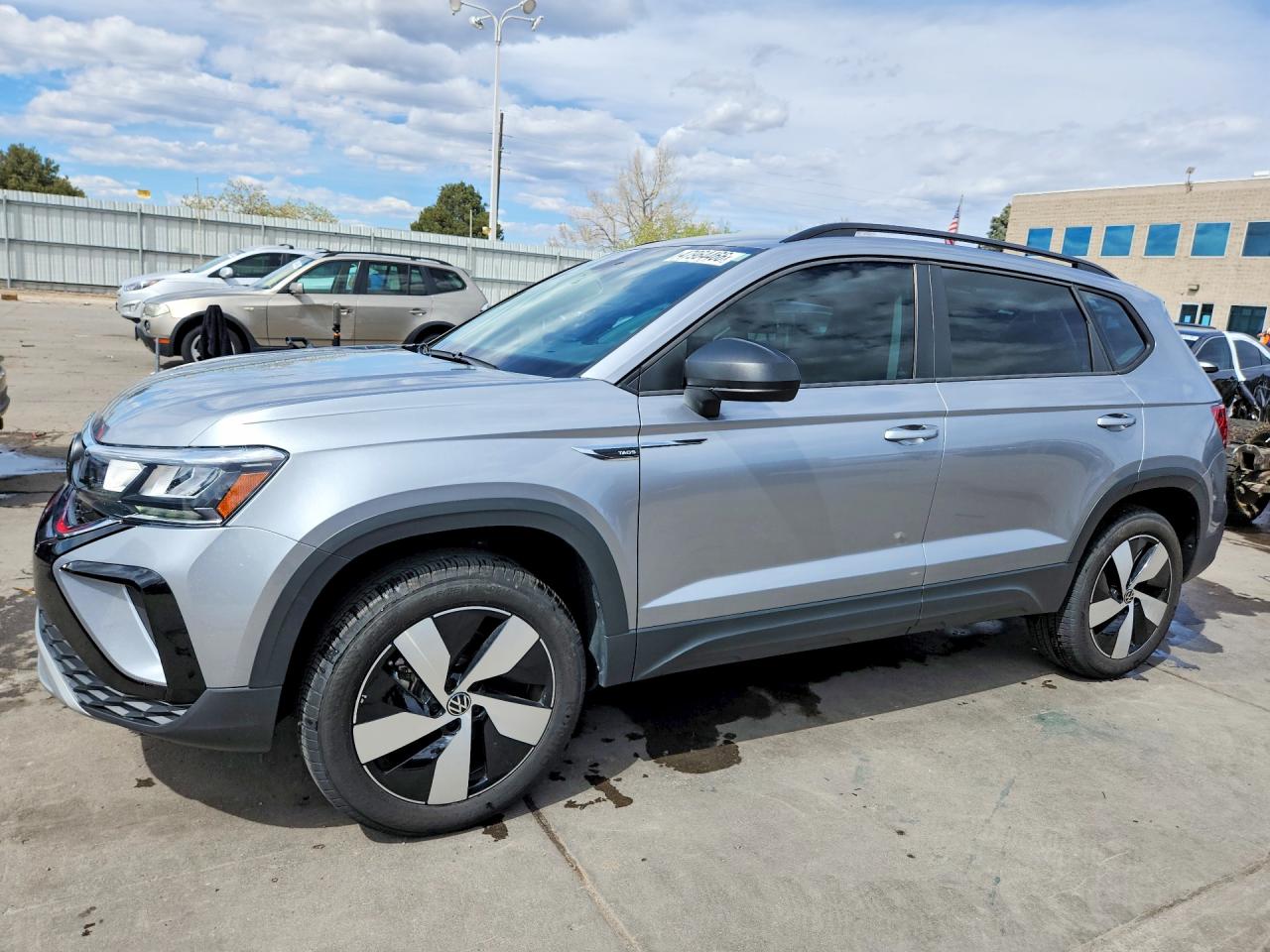 Salvage Volkswagen Taos Image