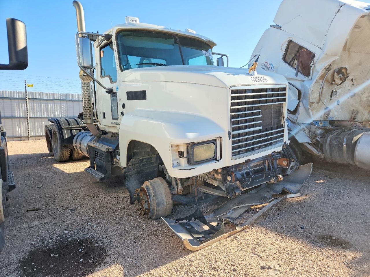 Salvage Mack 600 Image