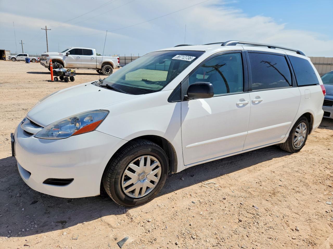 Salvage Toyota Sienna Image