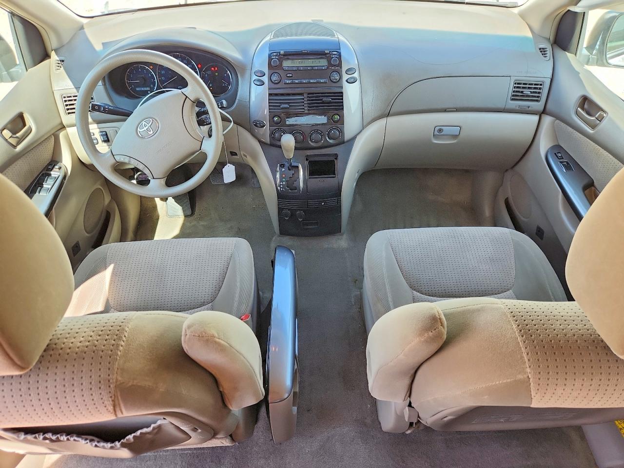 Toyota Sienna Le 7-passenger