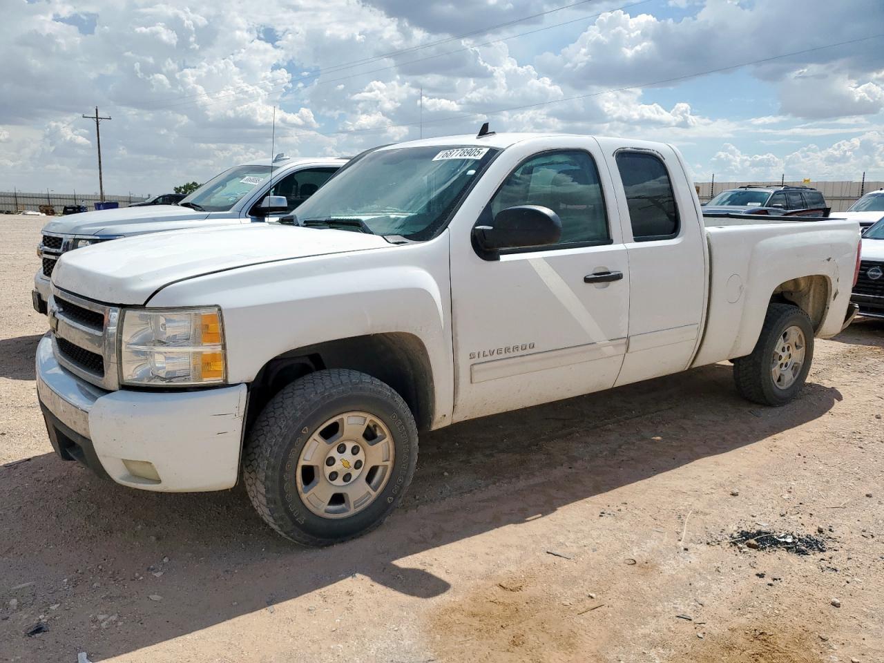 Salvage Chevrolet Silverado Image