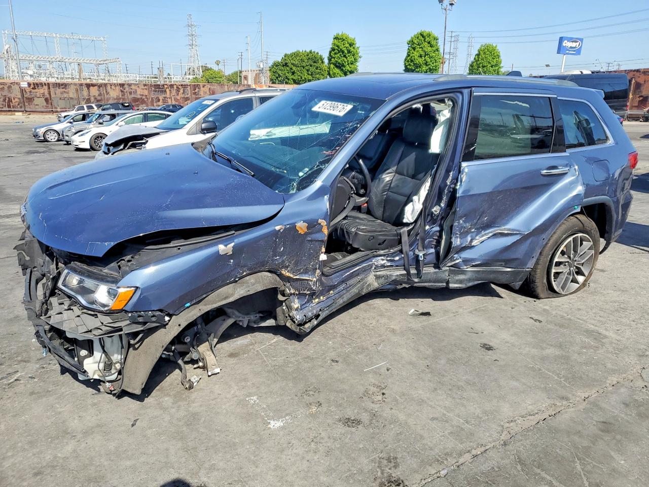 Salvage Jeep Cherokee Image