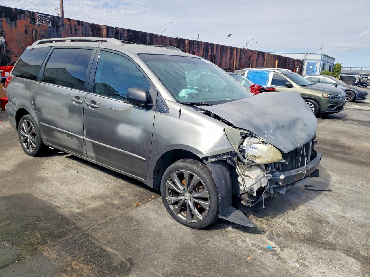 Toyota Sienna Le 8 Passenger