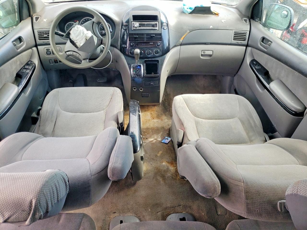 Toyota Sienna Le 8 Passenger