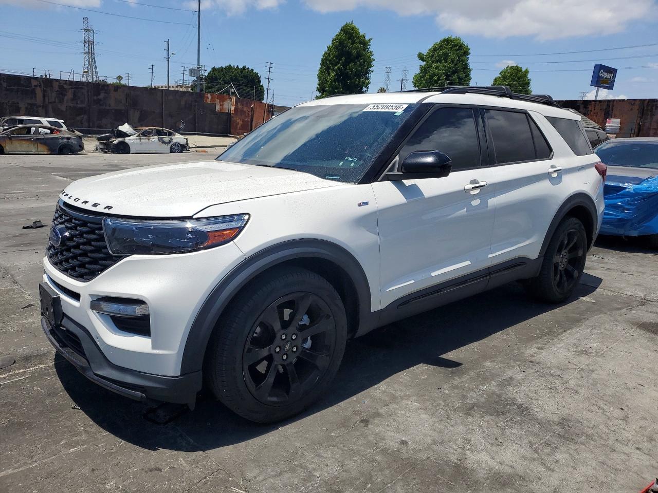Salvage Ford Explorer Image