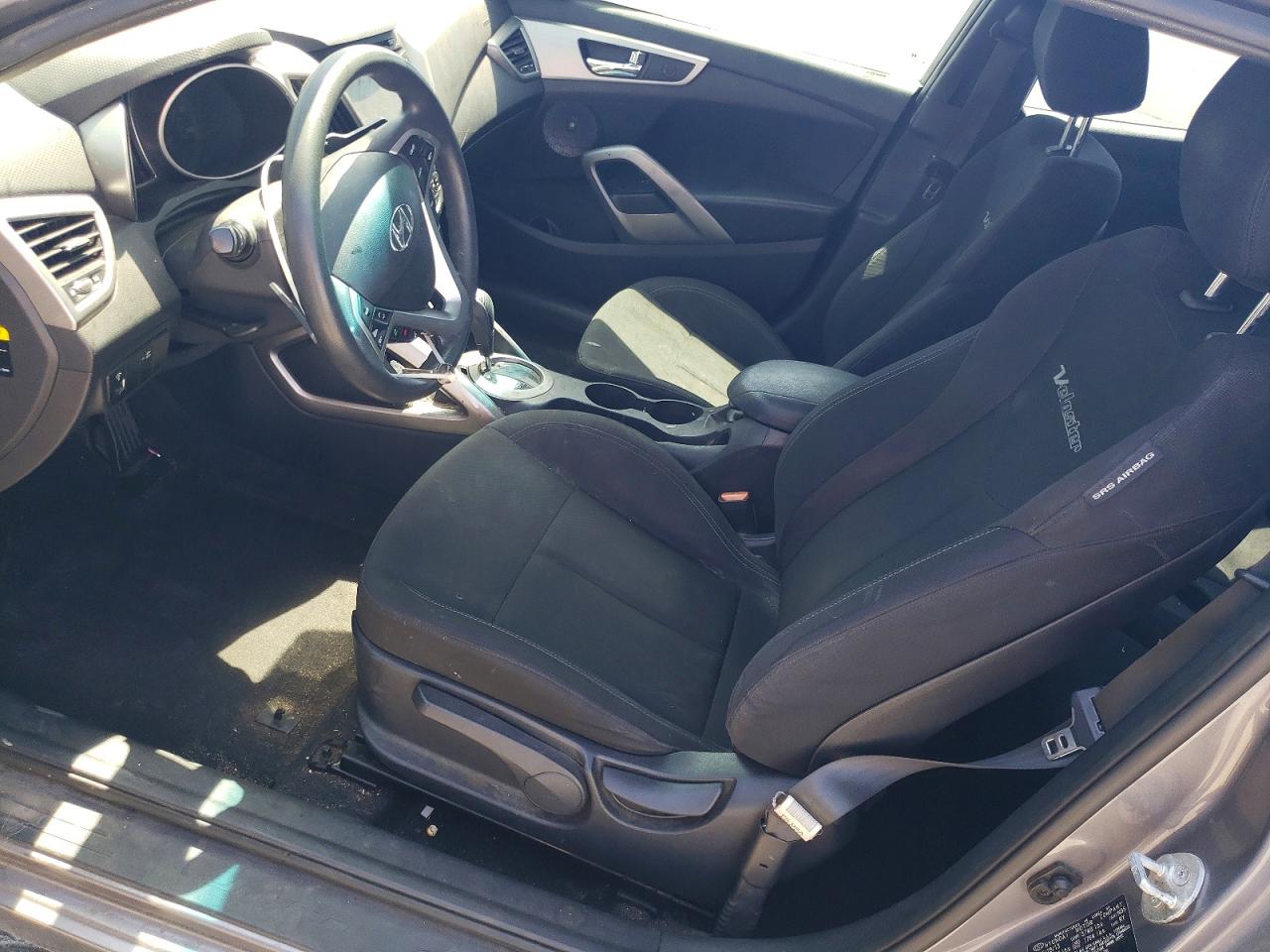 Hyundai VELOSTER Base