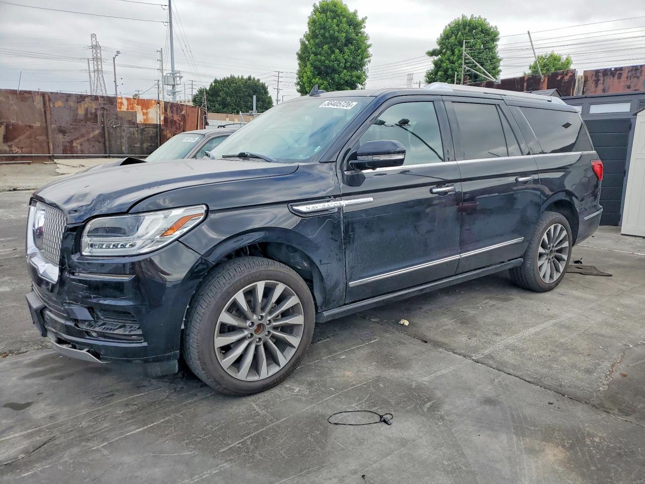 Salvage Lincoln Navigator Image