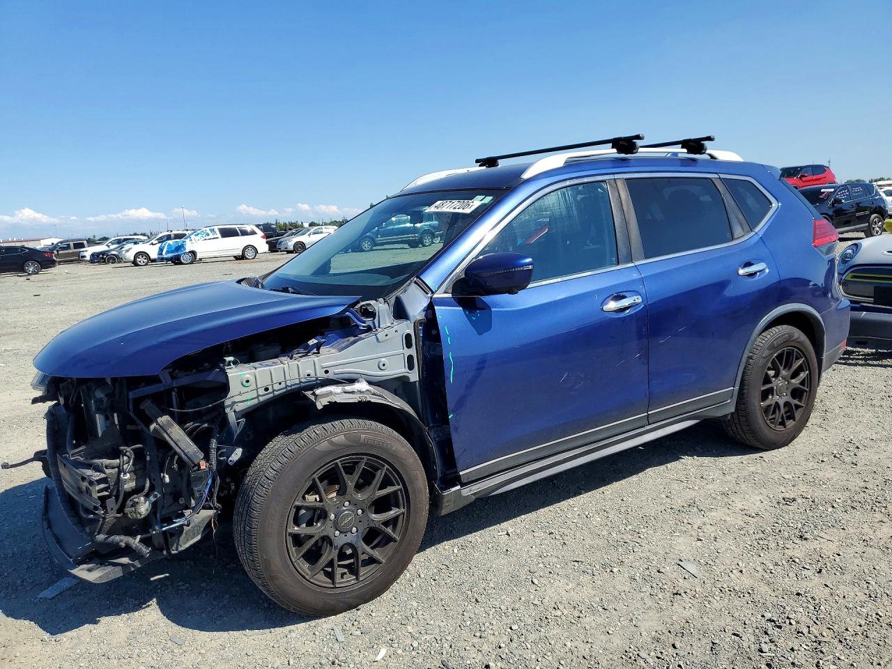 Salvage Nissan Rogue Image
